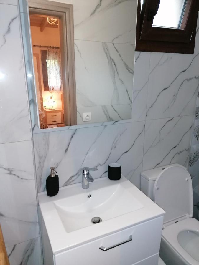 Villa Tiny House By The Sea Nea Skioni Esterno foto