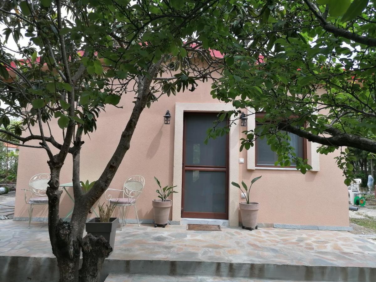 Villa Tiny House By The Sea Nea Skioni Esterno foto
