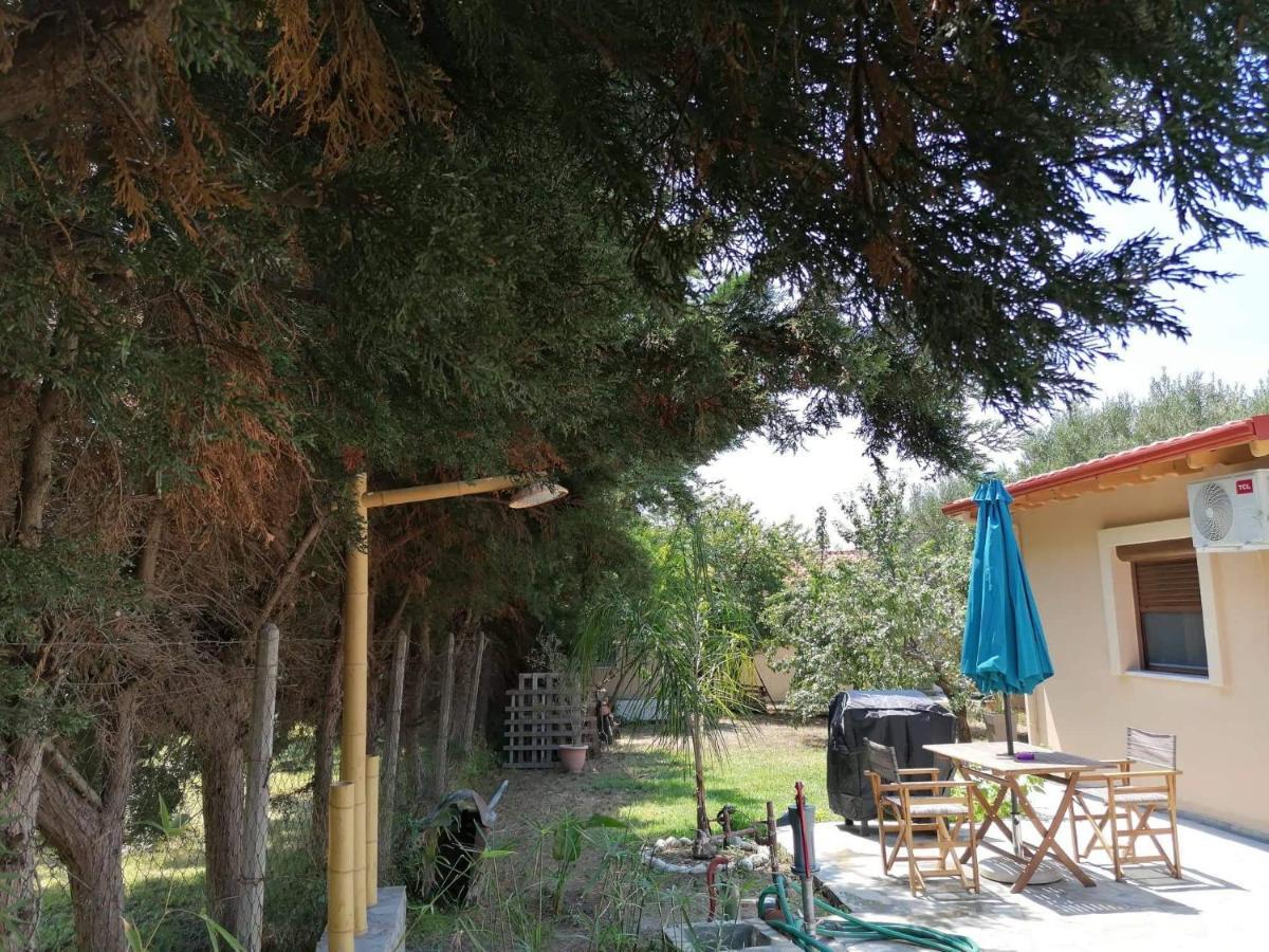 Villa Tiny House By The Sea Nea Skioni Esterno foto