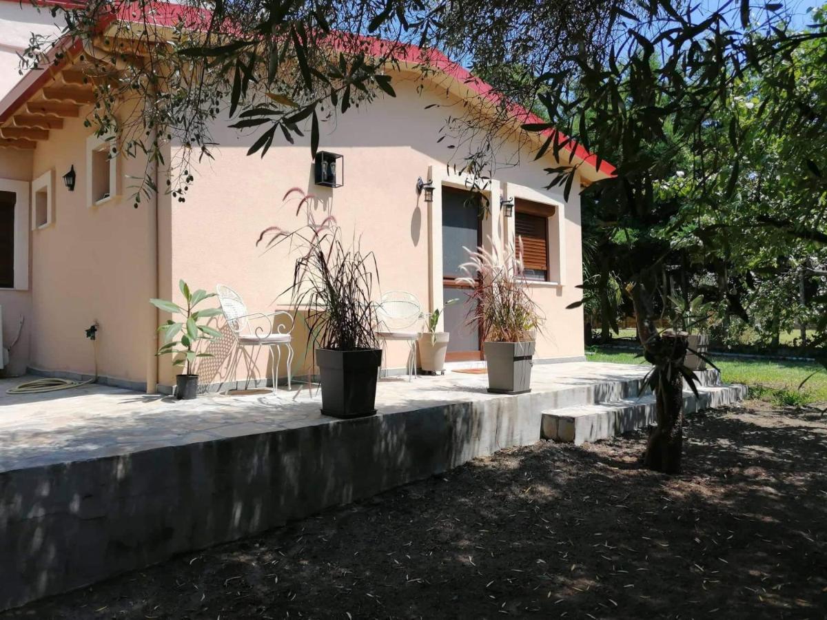 Villa Tiny House By The Sea Nea Skioni Esterno foto