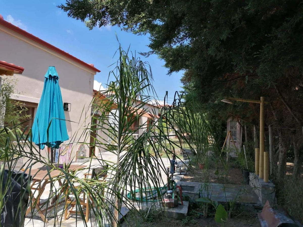 Villa Tiny House By The Sea Nea Skioni Esterno foto