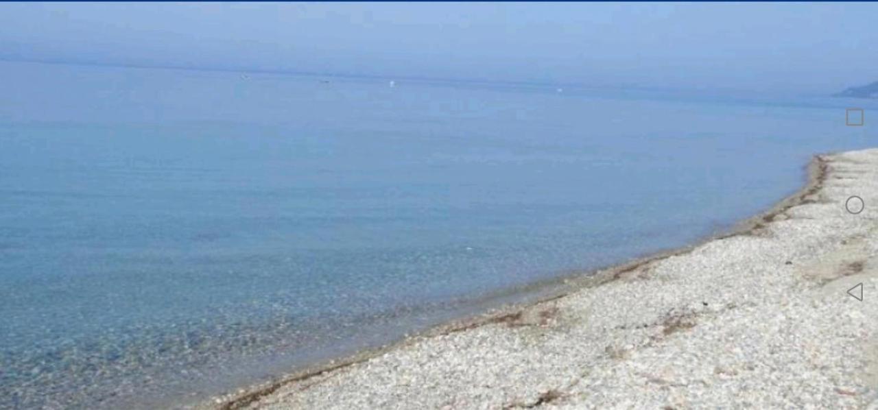 Villa Tiny House By The Sea Nea Skioni Esterno foto