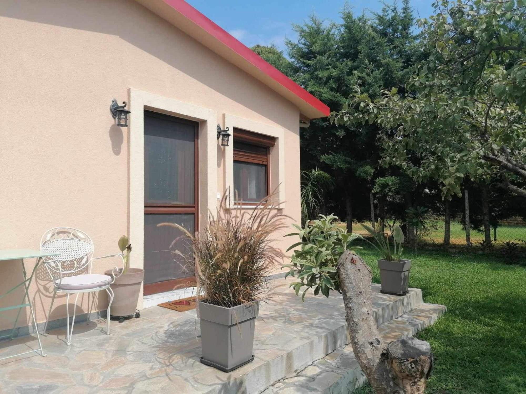 Villa Tiny House By The Sea Nea Skioni Esterno foto